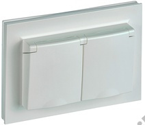 Розетка 2-м BRITE с з/к., защ. шт., защ. крышкой IP44 жемчуг IEK BR-R26-16-44-K36-F