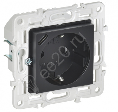 Мех-м розетки 1-м SKANDY с/з защ.шт. USB/C 18Вт черный IEK SK-R14-16-U14-018-K02