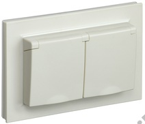 Розетка 2-м BRITE с з/к., защ. шт., защ. крышкой IP44 беж. IEK BR-R26-16-44-K10-F 